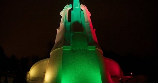 Каля тэлевізійнай вежы ў Вільні — традыцыйныя вогнішчы і новы крыж памяці ахвяр падзеяў 13 студзеня