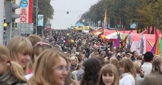 Беларусы сталі менш паміраць і больш нараджаць