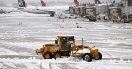 У ЗША магутныя снегапады выклікалі авіякалапс