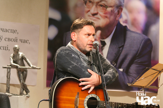 Зміцер Вайцюшкевіч на вечарыне памяці Генадзя Бураўкіна. 2 верасня 2014 года Зміцер Вайцюшкевіч на вечарыне памяці Генадзя Бураўкіна. 2 верасня 2014 года