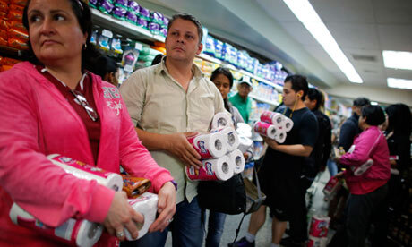 venezuelans_buy_toilet_ro_010.jpg venezuelans_buy_toilet_ro_010.jpg