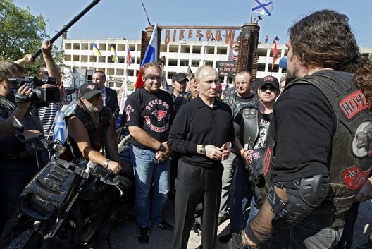 vladimir_putin_i_nocnyje_volki.jpg vladimir_putin_i_nocnyje_volki.jpg