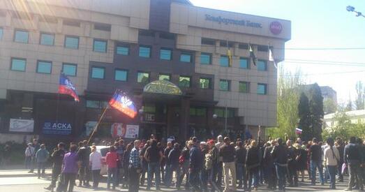 Тэрарысты, якія захапілі будынак тэлерадыёкампаніі, наладжваюць вяшчанне расійскіх каналаў