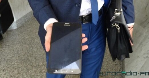 КДК «патлумачыў», навошта дэлегатам Усебеларускага сходу планшэты