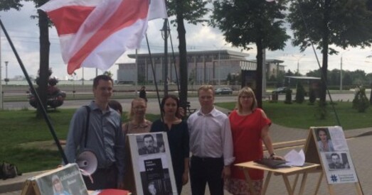 Пікет памяці Захаранкі насупраць рэзідэнцыі Лукашэнкі (фота)