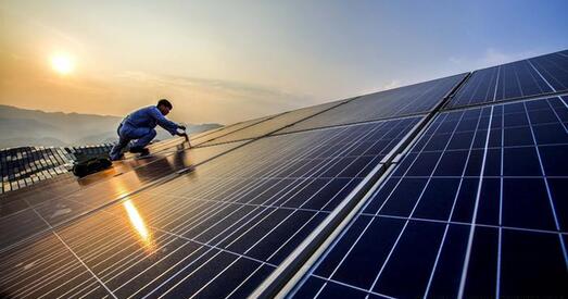 Аднаўляльная энергія стала танней за нафту і газ ужо ў 30 краінах