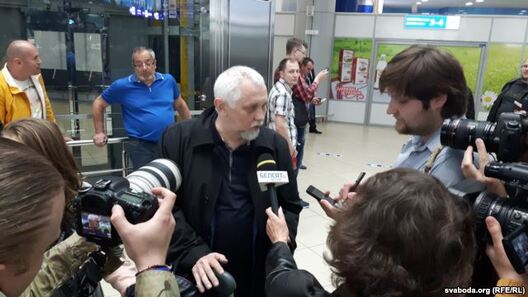 Першая імправізаваная прэс-канферэнцыя Першая імправізаваная прэс-канферэнцыя