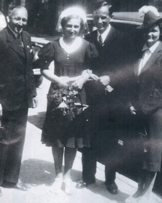 4_jan_na_levando_skaja_z_muzham_paslja_shljubu.jpg 4_jan_na_levando_skaja_z_muzham_paslja_shljubu.jpg