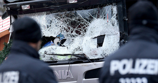 Кіроўца польскага грузавіка змагаўся з тэрарыстам, які напаў на яго ў Берліне