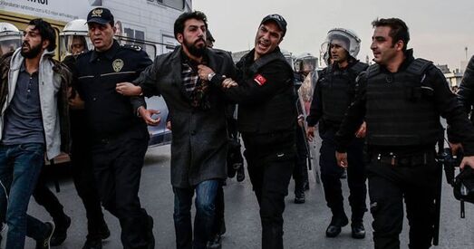 Улады Турцыі адхілілі ад працы яшчэ 15 тысяч дзяржслужбоўцаў