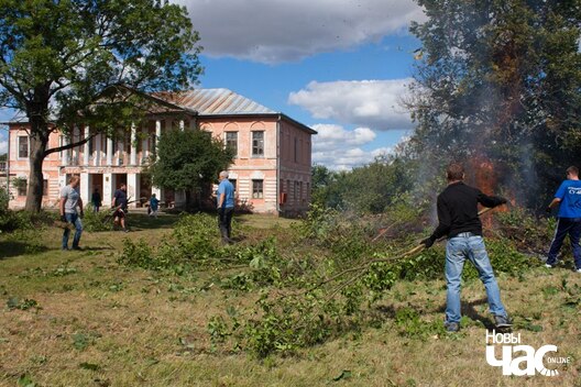 1/13 _mg_7728_logo.jpg