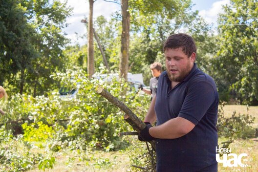 2/13 _mg_7741_logo.jpg