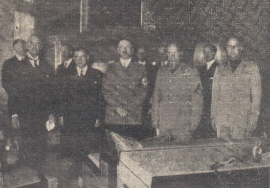 adolf_hitler__benita_musalini__nevil_czemberlen_padczas_sustreczy_u_mjunhene.jpg adolf_hitler__benita_musalini__nevil_czemberlen_padczas_sustreczy_u_mjunhene.jpg