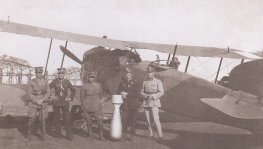 amerikanskie_piloti_na_aerodrome_v_kieve_1920_god_logo.jpg amerikanskie_piloti_na_aerodrome_v_kieve_1920_god_logo.jpg