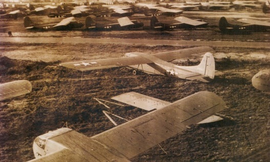 Амерыканскія планеры падчас аперацыі "Маркет-Гардэн" Амерыканскія планеры падчас аперацыі "Маркет-Гардэн"