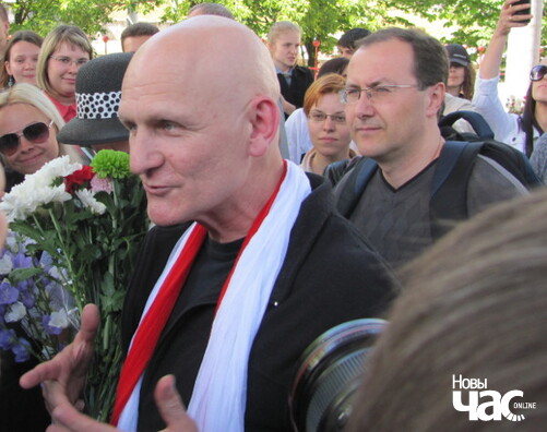 b4_vih_logo.jpg b4_vih_logo.jpg