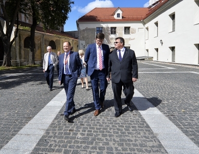 ce2a1efff522a311c096326c98ced108.jpg ce2a1efff522a311c096326c98ced108.jpg