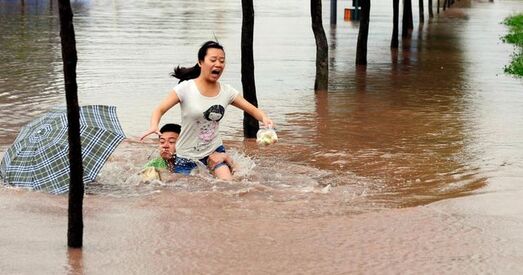 Падчас паводкі ў Кітаі загінулі 150 чалавек