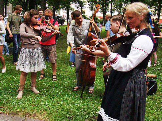 garadsk_ja_muzik_zaprashajuc_patanchic_.jpg garadsk_ja_muzik_zaprashajuc_patanchic_.jpg