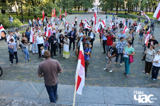 12/41 img_2079_2_logo.jpg