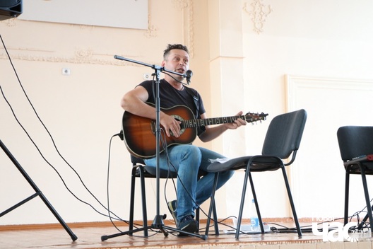 10/11 img_2288_logo.jpg