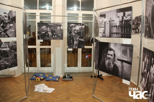 17/23 img_2472_logo.jpg