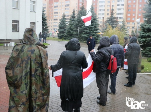 10/12 img_4365_logo.jpg