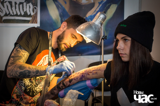 2/30 img_4564_logo.jpg