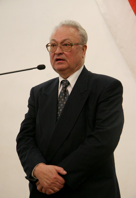 10/11 img_8820_logo.jpg