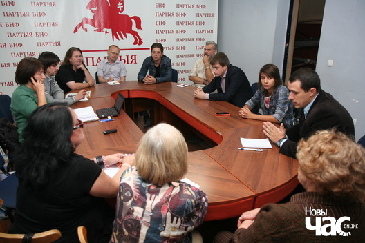 krugli_stol_pal_tvjazn_graf_c__logo.jpg krugli_stol_pal_tvjazn_graf_c__logo.jpg