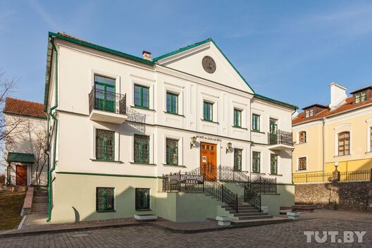 muzej_literaturnyj_muzej_maksima_bog_minsk_m_bogdanovicha_7a_o_kompanii_1.jpg muzej_literaturnyj_muzej_maksima_bog_minsk_m_bogdanovicha_7a_o_kompanii_1.jpg
