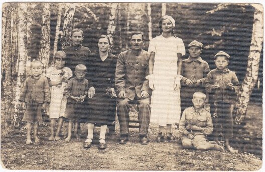 obichnaja_zapadnobelorusskaja_sem_ja_1937_god_logo.jpg obichnaja_zapadnobelorusskaja_sem_ja_1937_god_logo.jpg