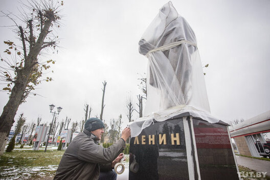 pamyatnik_leninu_yerch_tutby_phsl_20161105_yyd_2007.jpg pamyatnik_leninu_yerch_tutby_phsl_20161105_yyd_2007.jpg