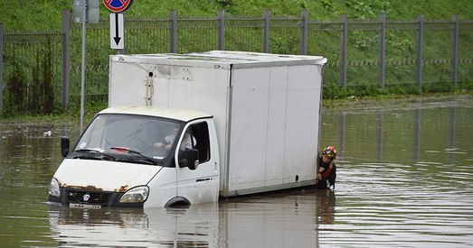 Каля 200 чалавек эвакуявалі з напаўзатопленага транспарту ў Маскве (фота)