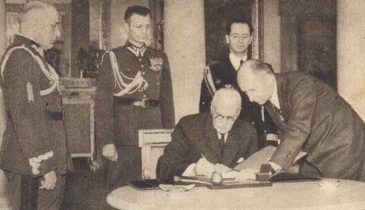 prezident_pol_shi_h_mostickij_podpisivaet_dokumenti_varshava_1939_god_logo.jpg prezident_pol_shi_h_mostickij_podpisivaet_dokumenti_varshava_1939_god_logo.jpg