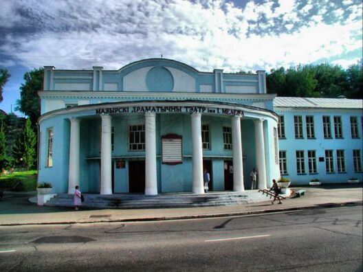 theatre9.jpg theatre9.jpg