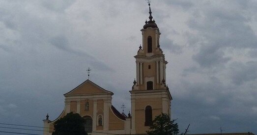 На Брэст і Гродна абрынуўся ўраган, сагнуў шпіль бернардынскага касцёла (фота)