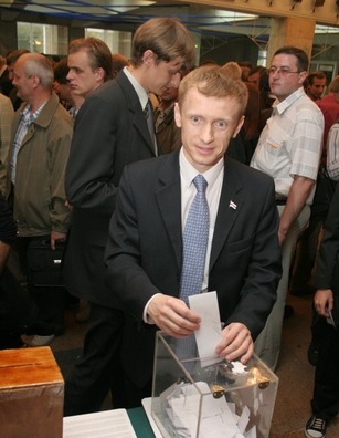 XII з’езд БНФ. 5 верасня 2009 года. Фота Юрыя Дзядзінкіна XII з’езд БНФ. 5 верасня 2009 года. Фота Юрыя Дзядзінкіна