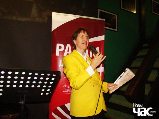 Журналіст Э.Дзвінская прадстаўляе госця Журналіст Э.Дзвінская прадстаўляе госця